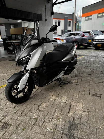 Moto Yamaha X-max 300