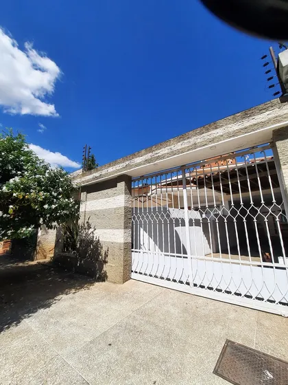 Con Planta Electrica Tanque Subterraneo, Conjunto Cerrado, Piscina, Parrillera, Pisos En Marmol, Se Vende Casa En La Trigaleña Valencia