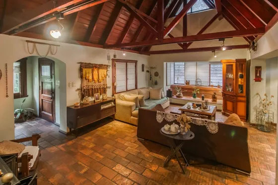 Casa En Venta, City Bell 4 Dormitorios Y Parque 