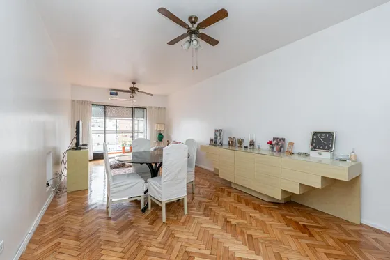 Venta Departamento 3 Ambientes Con Dependencia, Muy Luminoso, Piso Alto En Recoleta!