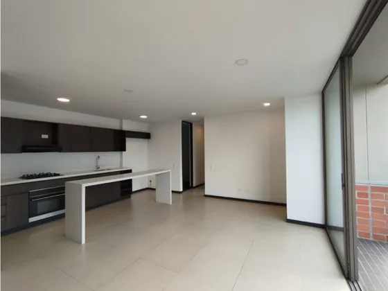 Apartamento En Altos Del Poblado,yerba Buena