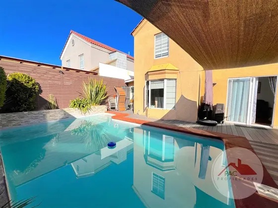 Amplia Casa En Venta 4d/3b Con Piscina En Valle Lo Campino