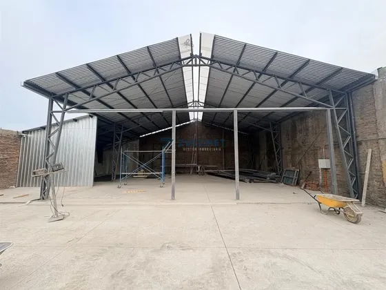 Bodega De 140 Mt2 Ampliables En Terreno De 528mt2 Recoleta