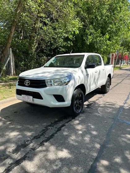 Toyota Hilux Pick-up 2.8 Cd Sr 177cv 4x4