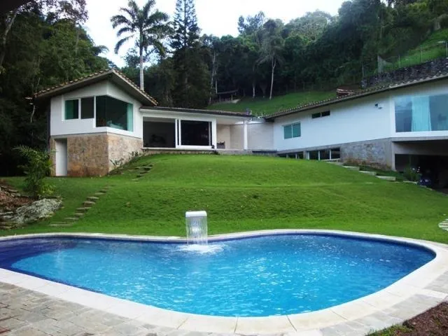Casa En Venta En Alto Hatillo Con Piscina Y En Calle Privada. Sal