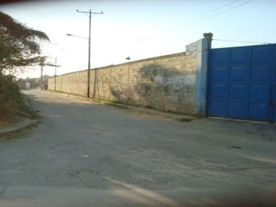 Terreno En Alquiler El Roble Los Guayos, 2729 Mts2 Totalmente Plano De Uso Industrial, Cercado Completamente Con Paredes Perimetrales 4 Mts De Altura, Área De Oficinas De Aproximadamente 200 Mts2 Gf 
