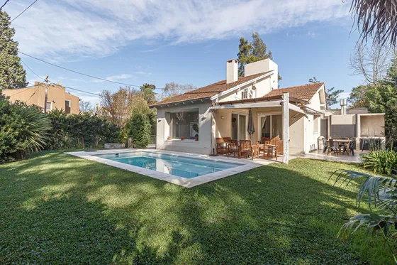 Casa En Los Troncos