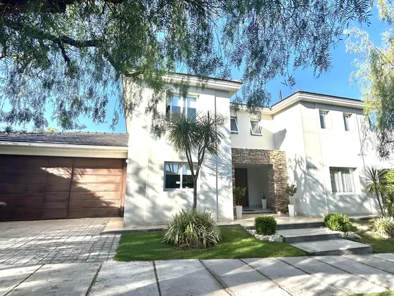 Casa En Venta En Dalvian, Mendoza