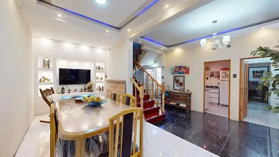 Casa En Venta - 3 Dormitorios 2 Baños - 231mts2 - Moron