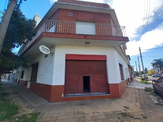 French 1098, Entre Esquina Acha, Morón