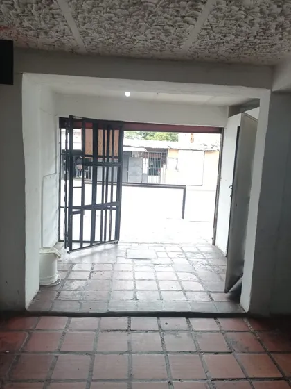 Dr Local En Alquiler Av Aranzazu Valencia 
