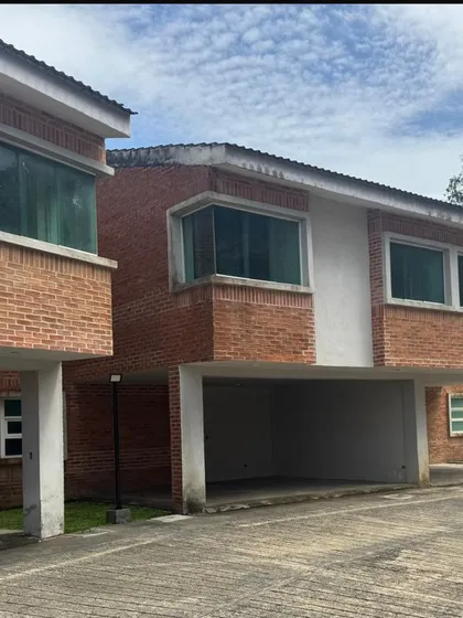 Best House Vende Amplio Townhouse En Obra Gris En La Urbanización La Estancia San Antonio De Los Altos Negociable 