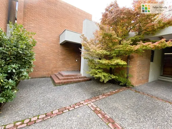 En Condominio,3 Dorm.3 Bños. 2 Escritorios, Sala De Estar