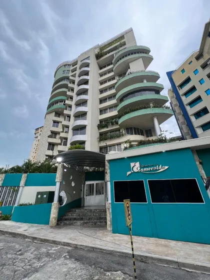 En Alquiler Apartamento, Ubicado En Exclusiva Zona De Maracay. Resd. La Esmeralda
