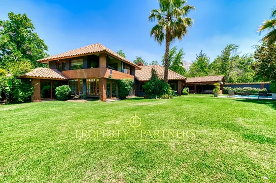 Excelente Casa Con Gran Jardín En Golf De Manquehu...