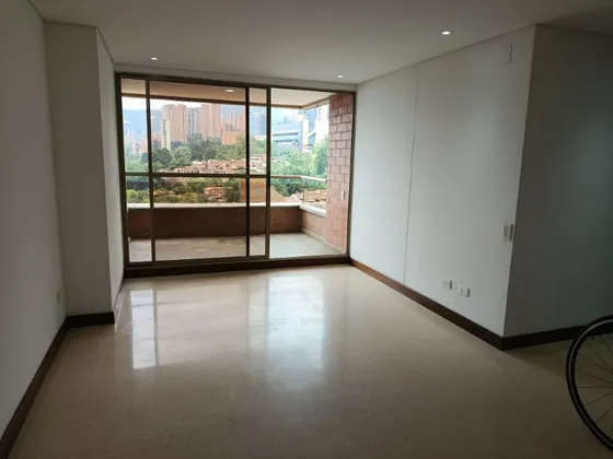  Apartamento En Arriendo Ubicado En El Poblado Sector Loma Los Gonzalez (20003).