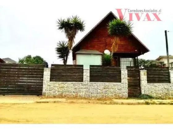 Casa Y Dos Cabañas En Terreno De 428 M2, El Quisco