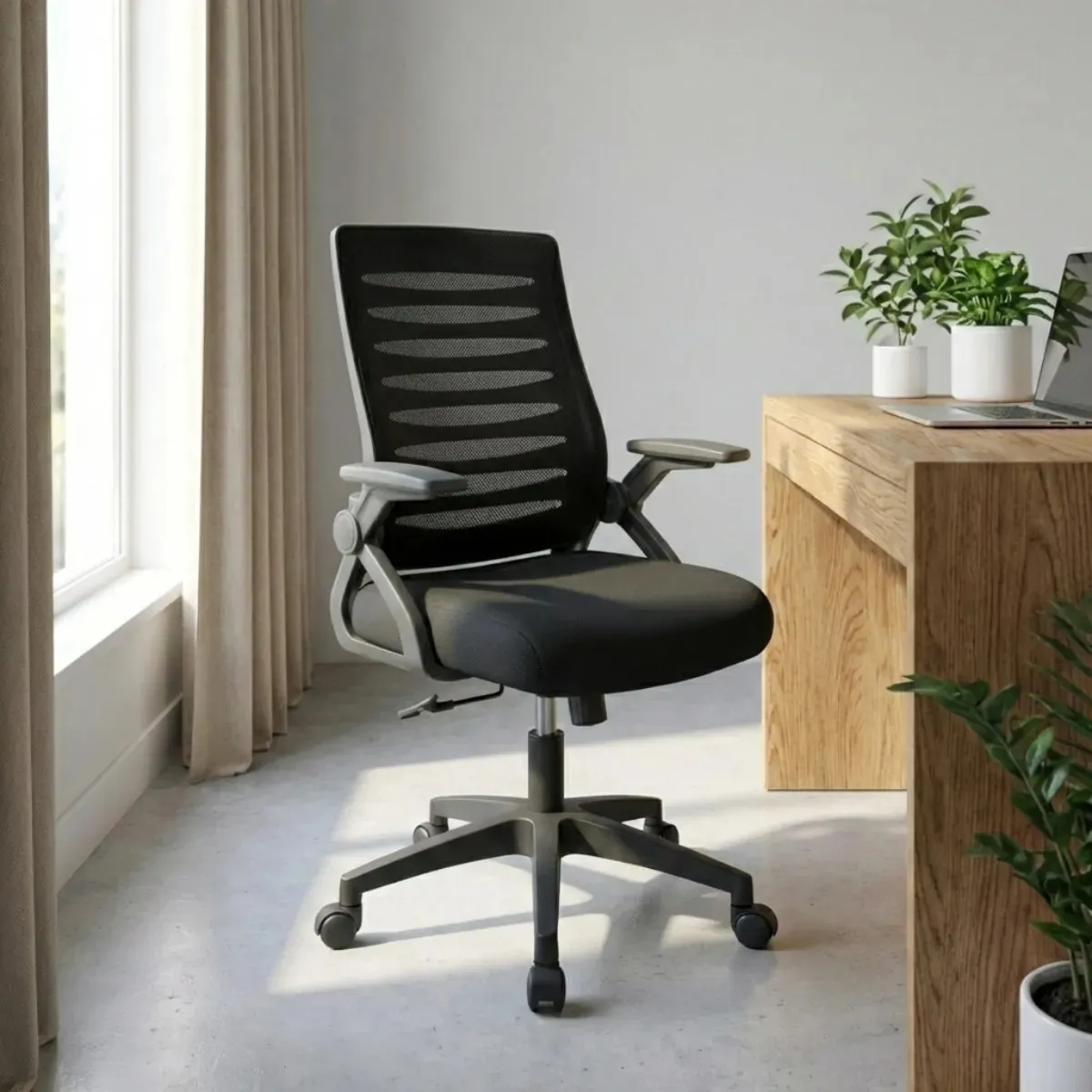 Cadeira de Escritório Astrella Sirius Ergonômica com Braços Rebatíveis e Encosto em Mesh Preta