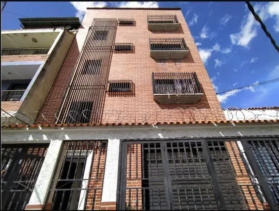 Alquilo Edificio 1.240 Mts2 El Cementerio
