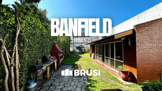 Casa 5 Ambientes En Dos Plantas Con Pileta Y Quincho En Banfield