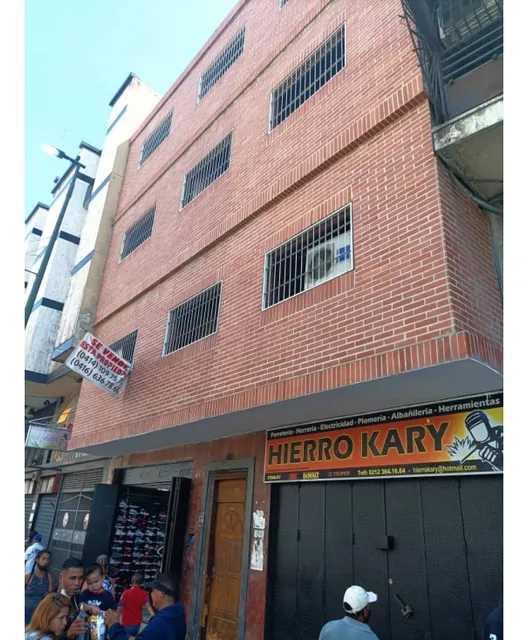 Se Vende Centrico Edificio En La Avenida Independencia Los Teques