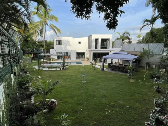 Casa De Lujo En  Venta En El Sector De Las Praderas Con Piscina