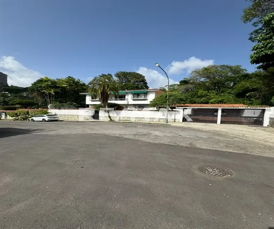 Casa En Venta En La Trinidad Urbanización Sorocaima
