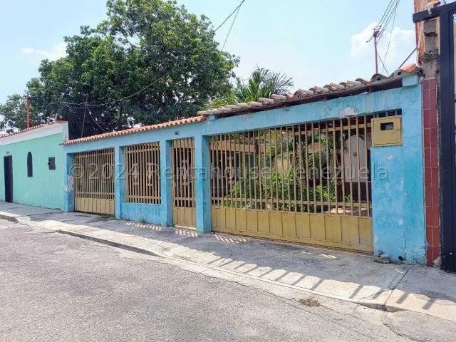 % Raiza Suarez Vende Acogedora Y Comoda Casa Cerca De La Avenida Rotaria Barquisimeto, 2 5 4 1 0 1, Amplia Distribución 5 Habitaciones 3 Baños Cerca De Comercios Importantes. Visitala                 
