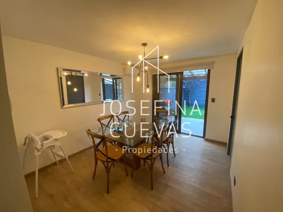 Casa Remodelada En Pasaje Cerrado. 4 Dormitorios + Servicio