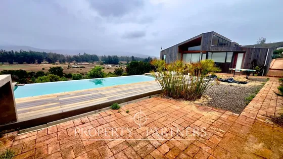 Maravillosa Casa Amoblada En Cerro La Cruz En La H...