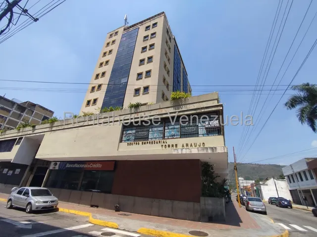 Hermosa Oficina Para La Venta Inm Centro De Valencia La Cual Puede Decorar Y Modificar A Su Imaginacion Y Comenzar Su Nuevo Emprendimiento. 25-20825