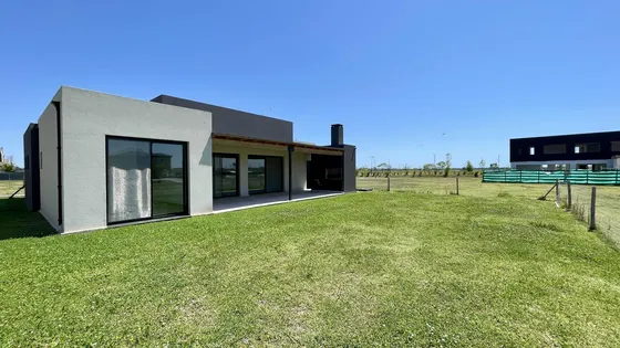 Casa En Venta En Puertos Del Lago En Una Planta