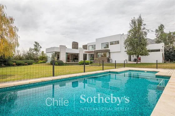 Casa En Venta De 6 Dorm. En Las Brisas, Chicureo.