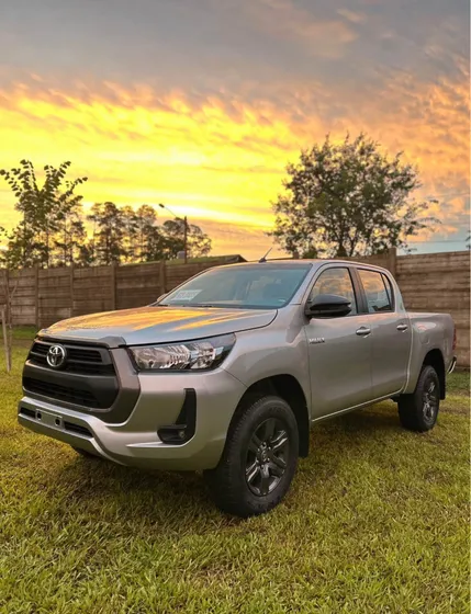 Toyota Hilux Doble Cabina Sr 2.4 Diésel Automática