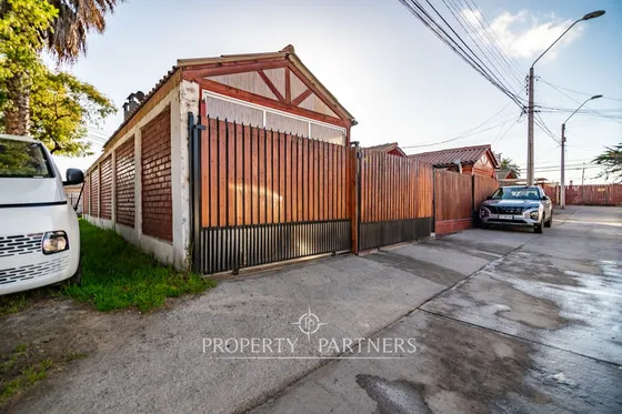 Encantadora Casa Con Piscina Y Amplios Espacios A ...