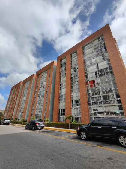 Moderno Apartamento De Dos Niveles Con Bella Terraza 