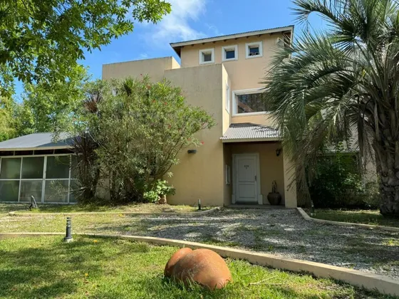 Casa En Alquiler - 3 Dormitorios 2 Baños - 2000mts2 - Haras Del Sur I