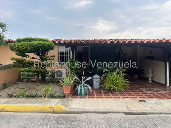 Maritza Lucena Vende Hermosa Y Acogedora Casa Ubicada En Urbanismo Privado De Cabudare, Con Vigilancia Las 24 Horas, Cómodas Habitaciones, Hermosa Cocina, Tanque Subterráneo, Parque Infantil.