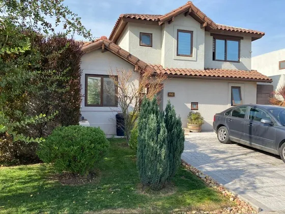Impecable Casa En Chicureo Norte 