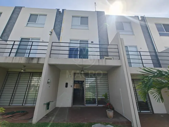 Casa En Venta En Condominio Aquasol De Dos Niveles, Escriturada Y Apta A Créditos