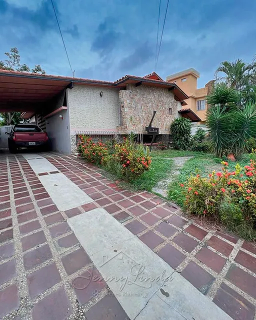 Se Vende!!! Amplia Casa En La Urbanización Andrés Bello Maracay Aragua