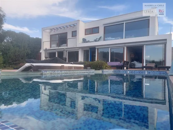 Casa En Venta De 6 Dorm. En Marbella 