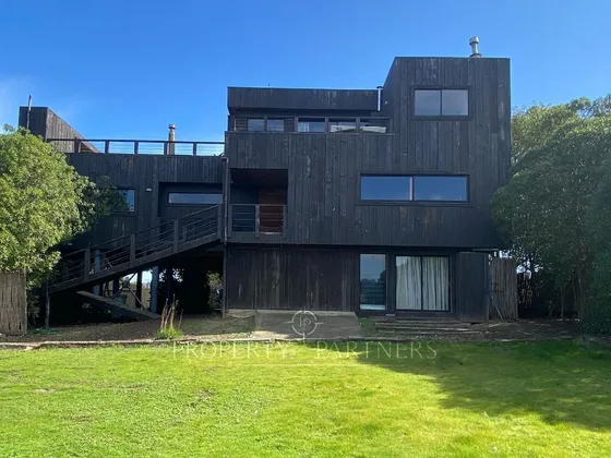 Pichilemu, Gran Casa En Punta De Lobos