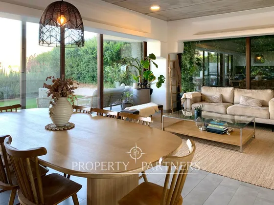 Moderno Departamento Con Jardín En Marbella