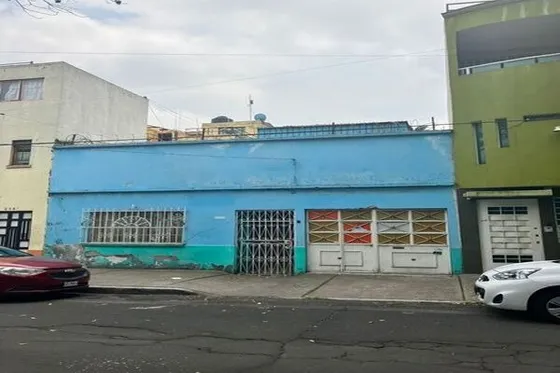 Casa Con Excelente Ubicación, A Dos Cuadras Del Viaducto Río De La Piedad