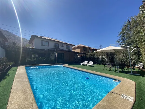 Casa En Venta De 5 Dorm. En Huechuraba