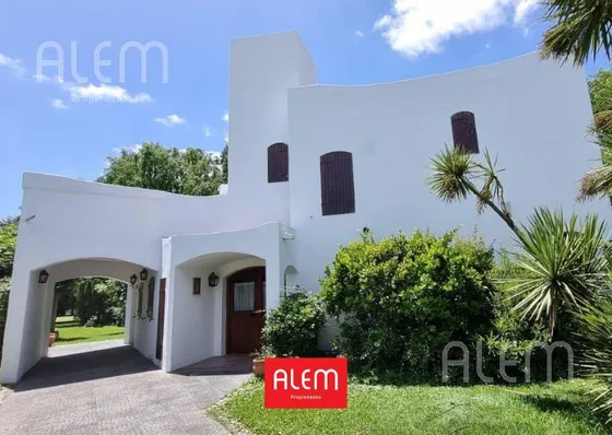 Casa De 3 Dormitorios En Venta En El Ombu