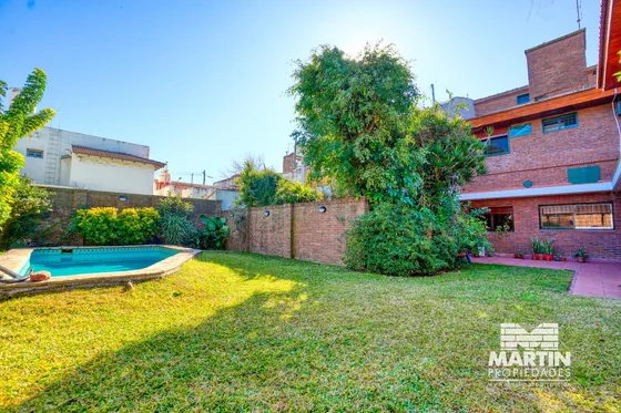Casa En Venta De 5 Amb Y Gran Jardín Con Pileta En Villa Martelli