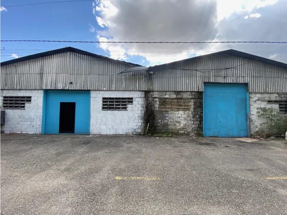 Alquilo Galpón 740m2 Urb. Miranda 3650 
