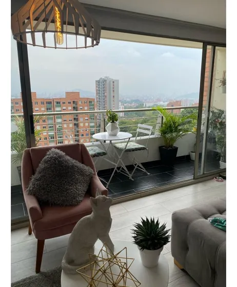 Apartamento En Venta En Loma De Los Bernal Medellin